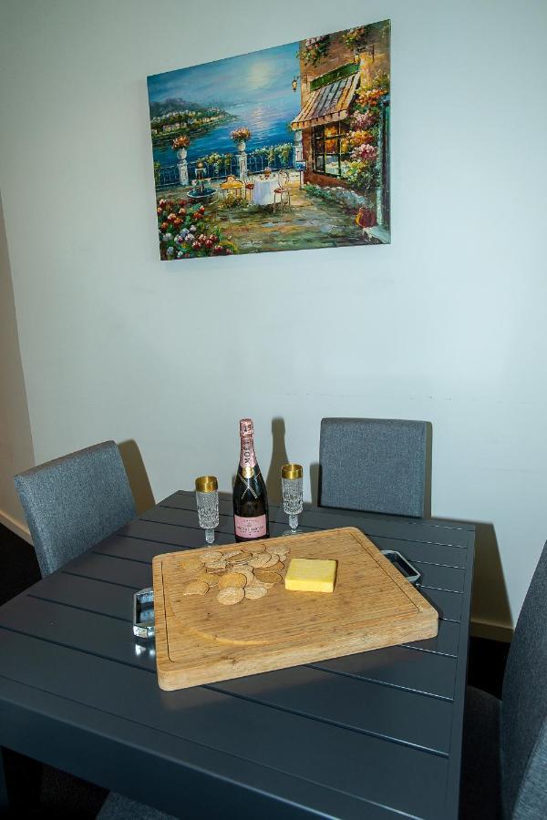 Exquisitely Furnished 2 Bedroom Apartment! Apartment *